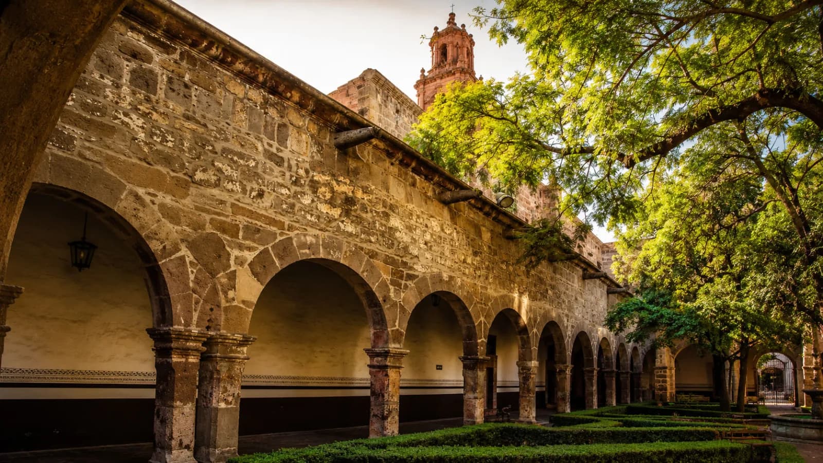 De Morelia a Pátzcuaro y los santuarios de la mariposa monarca en carro: la gran ruta de Michoacán | KORU